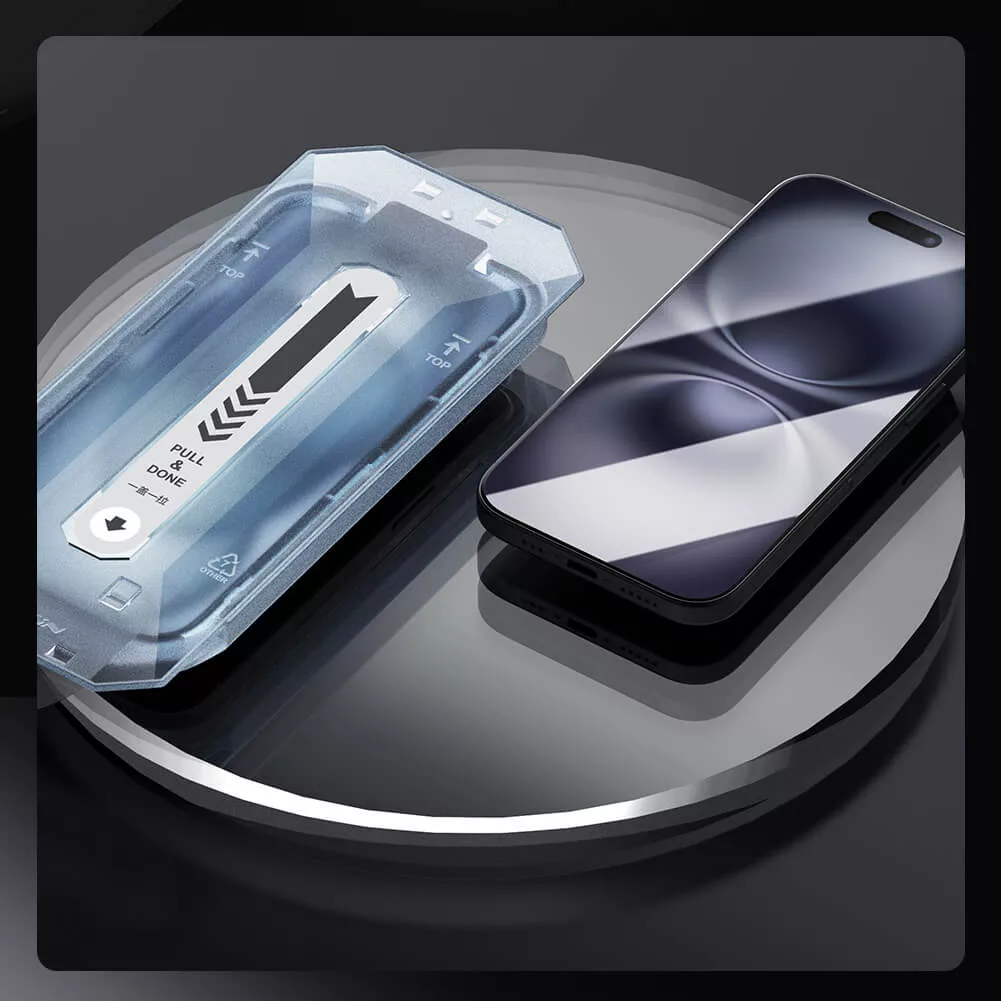 محافظ صفحه نمایش نیلکین مدل CP Plus Pro مناسب برای گوشی موبایل  اپل iPhone 16 به همراه کیت نصب