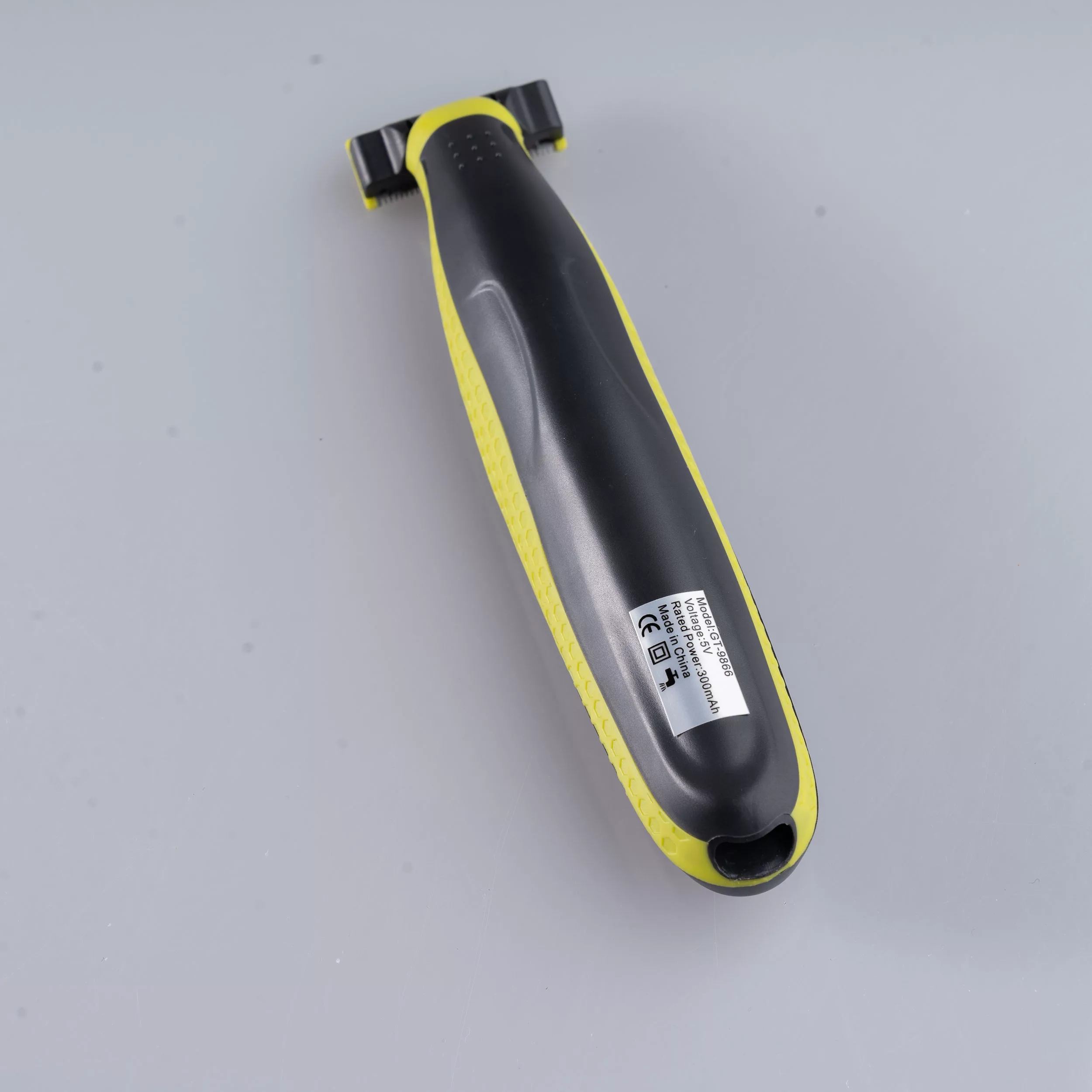 ماشین اصلاح موی صورت شارژی جی دبلیو مدل GW-9866، اصلاح به صورت صفر زن، طراحی ارگونومیک، منبع انرژی با باتری، تکنولوژی اصلاح به صورت تریمر، اندازه اصلاح 0.1 میلی‌متر، مدت زمان شارژ 480 دقیقه، دارای بدنه ضد لغزش، به همراه برس تمیزکننده و کابل شارژ USB