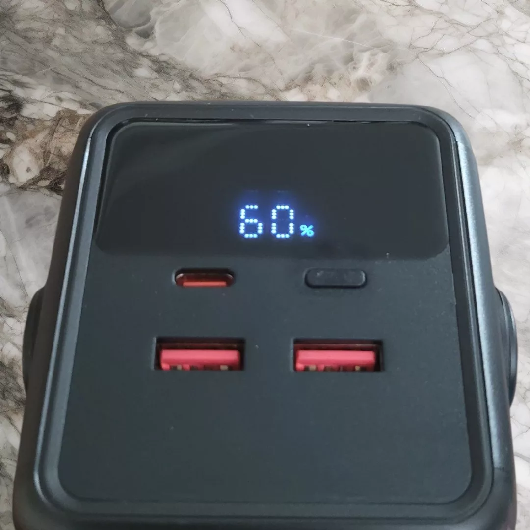 پاوربانک مدل 22.5wظرفیت 60000 میلی آمپر ساعت به همراه کابل تبدیل USB-C
